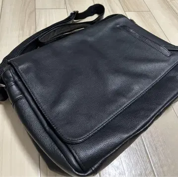 블랙 가죽 비즈니스 숄더백
