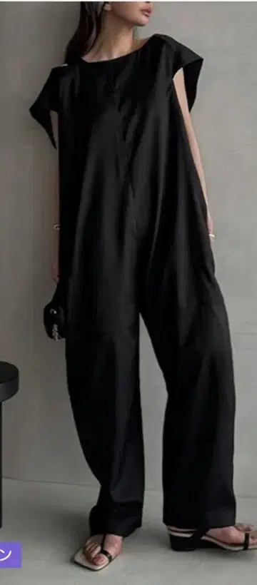 블랙 프렌치 슬리브 올인원