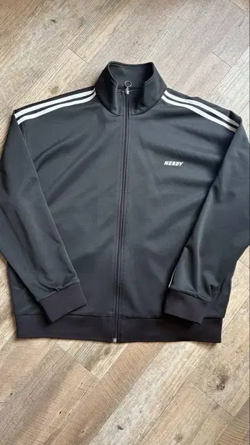 NERDY 저리 트랙 자켓 L 사이즈 블랙 화이트 한국 브랜드