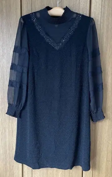 네이비 비즈 장식 긴팔 원피스