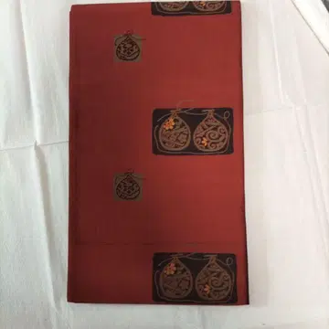 빨간색과 파란색 무늬가 들어간 후쿠로 오비