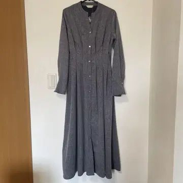 턱 원피스 Andemiu