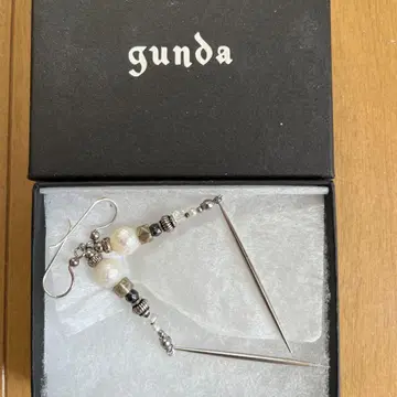 gunda 후크 귀걸이 펄 비즈