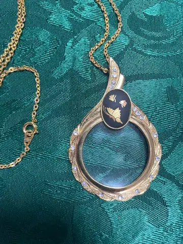 골드 컬러 나비 디자인 돋보기