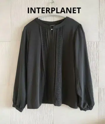 INTERPLANET 스무스 스트레치 핀턱 레이스 블라우스