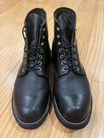 레드윙 8165 10D 블랙 비브람 밑창