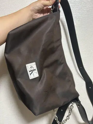 CK 브라운 나일론 숄더백