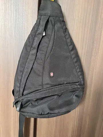 Victorinox 블랙 슬링백 바디백