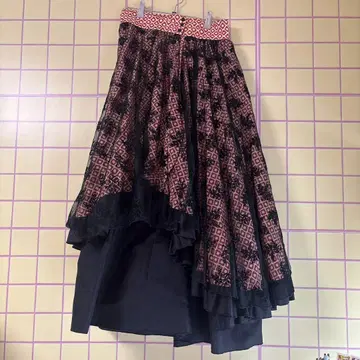 플레어 스커트 블랙과 빨간색 구제 의류