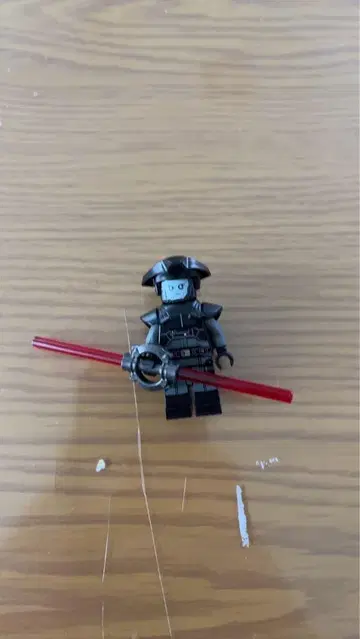 LEGO 미니 피규어 빨간색 라이트세이버