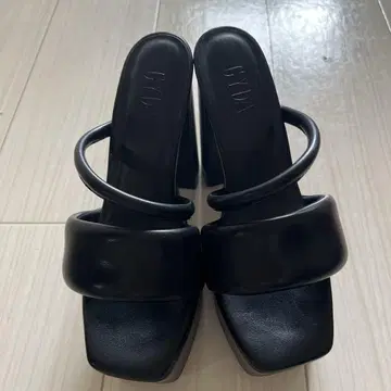 GYDA 샌들