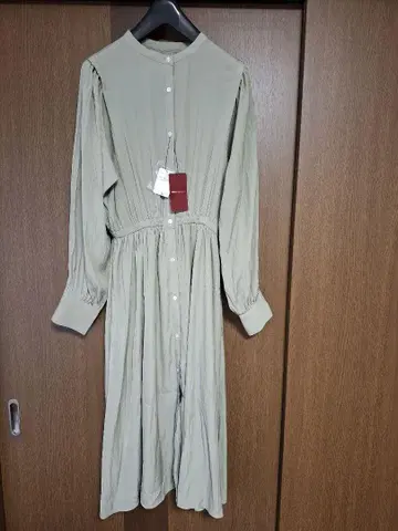 미사용 새상품 어반 리서치 개더 슬리브 원피스