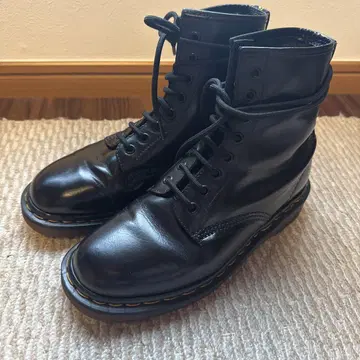 Dr. Martens made in england 8홀