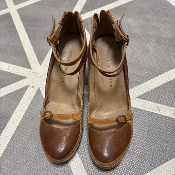 브라운 하이힐