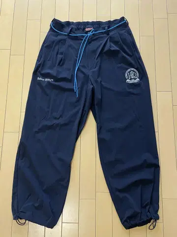 UNSLACKS squeezed design HuberStore 34