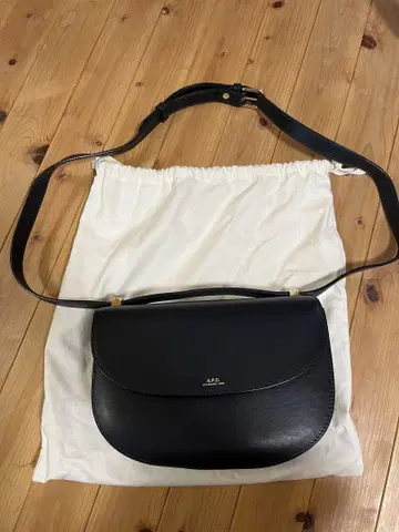 A.P.C. 블랙 숄더백 수납 가방 포함
