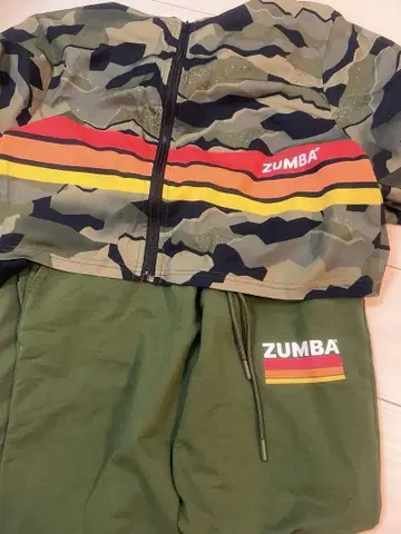 ZUMBA 카모 패턴 상하의 세트