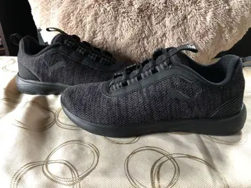 Puma 블랙 스니커즈 26cm