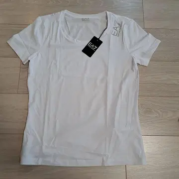 미사용 새상품 EA7 Emporio Armani 반팔 T셔츠 M 화이트