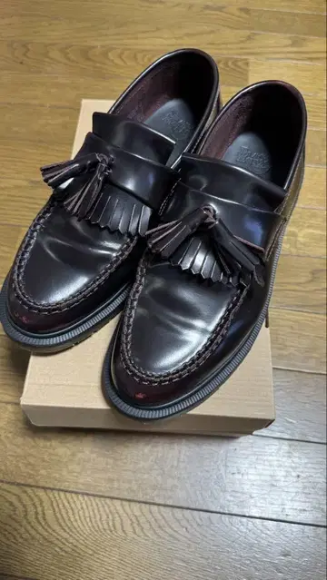 Dr.Martens Adrian 체리 레드 태슬 로퍼 uk8