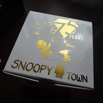 SNOOPY TOWN 75 YEARS 손목시계 BABY-G