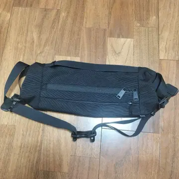 블랙 바디백 2지퍼