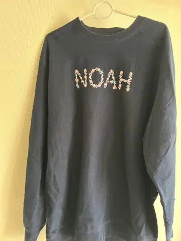 NOAH 플라워 자수 네이비 트레이닝복