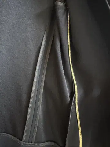 브랜드 BEUGE 베이주 다크 네이비 자켓
