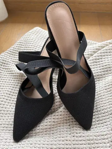 블랙 메쉬 스틸레토 하이힐