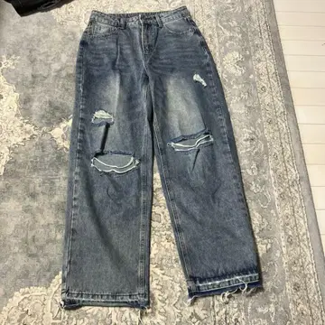 데미지 가공 라이트 블루 데님 팬츠