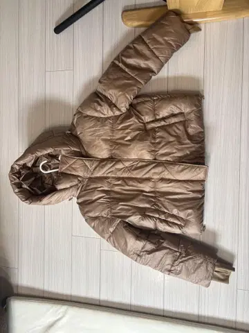 GAP 베이지 후드 부착 다운 자켓