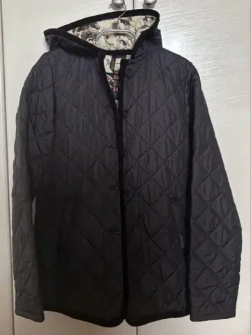 LAVENHAM 후드 부착 블랙 퀼팅 자켓 사이즈 40 승마