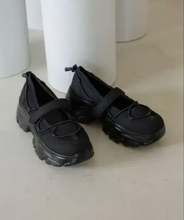 레이스업 발레 스니커즈
