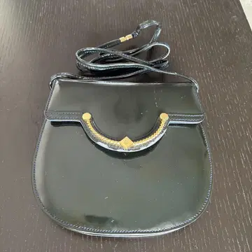 COMTESS 블랙 패턴트 레더 백
