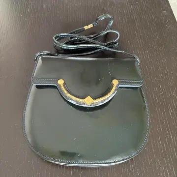 COMTESS 블랙 패턴트 레더 백