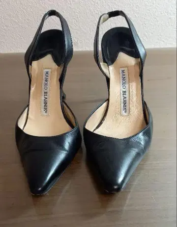 마놀로 블라닉 캐롤린 38