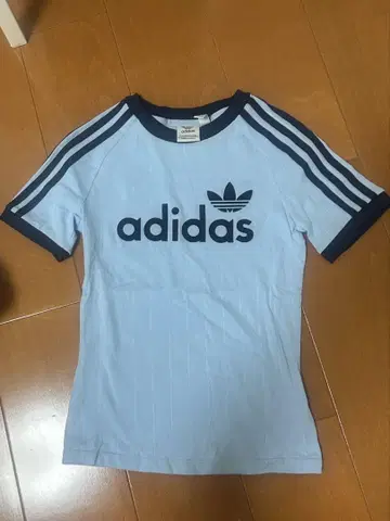 adidas 라이트 블루 반팔 T셔츠 S 사이즈