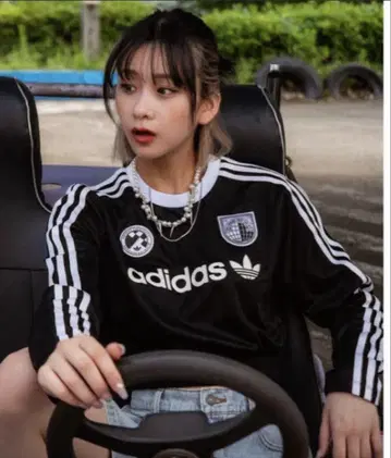 아디다스 긴팔 상의