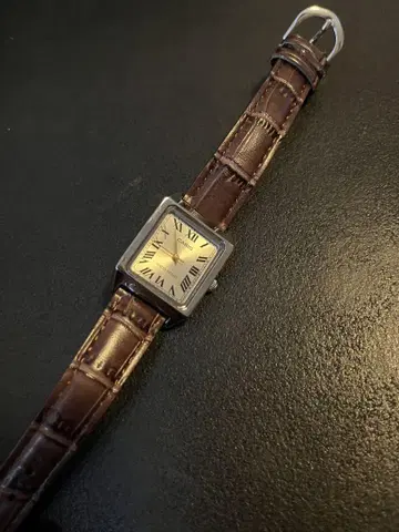 CASIO 스퀘어형 손목시계