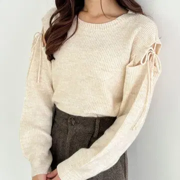 heather 숄더 슬릿 리본 니트