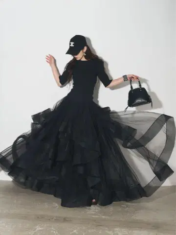 ANDREA&co. [ AUBREY ] 니트탑+샤샤 스커트