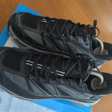 HOKA 러닝화 블랙