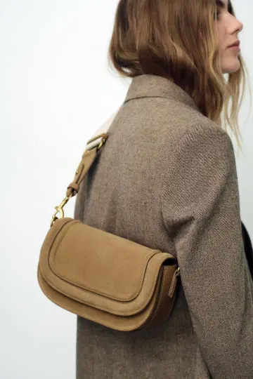 ZARA 라크로스 바디 숄더백 스웨이드 베이지
