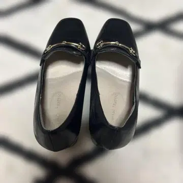 블랙 장식 로퍼 와이드 힐