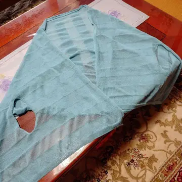 린넨 팔 통과 구멍이 있는 스톨