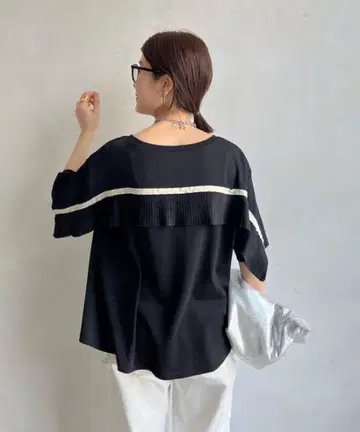 새상품 이번 시즌 DouDou 백 플리츠 컷 탑 블랙