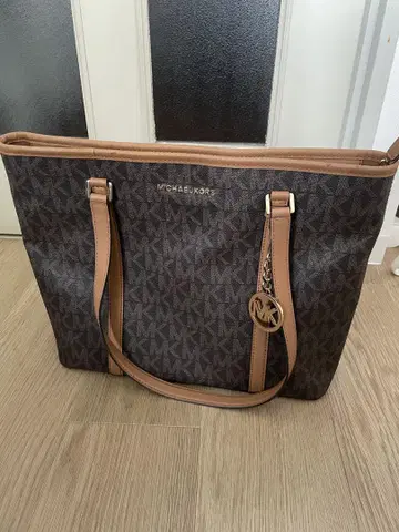 MICHEL KORS 마이클코어스 토트백 A4 수납 가능 숄더