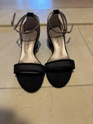 긴자 카네마츠 블랙 스트랩 샌들