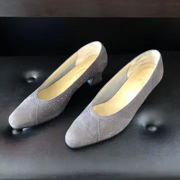 긴자 요시노야 그레이지 바 스킨 펌프스 23.5cm