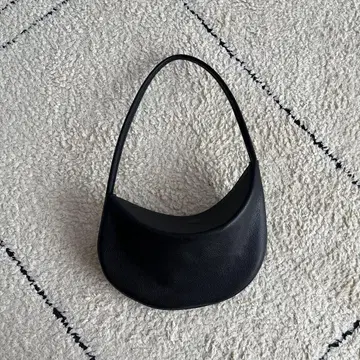 anuke 블랙 가죽 핸드백